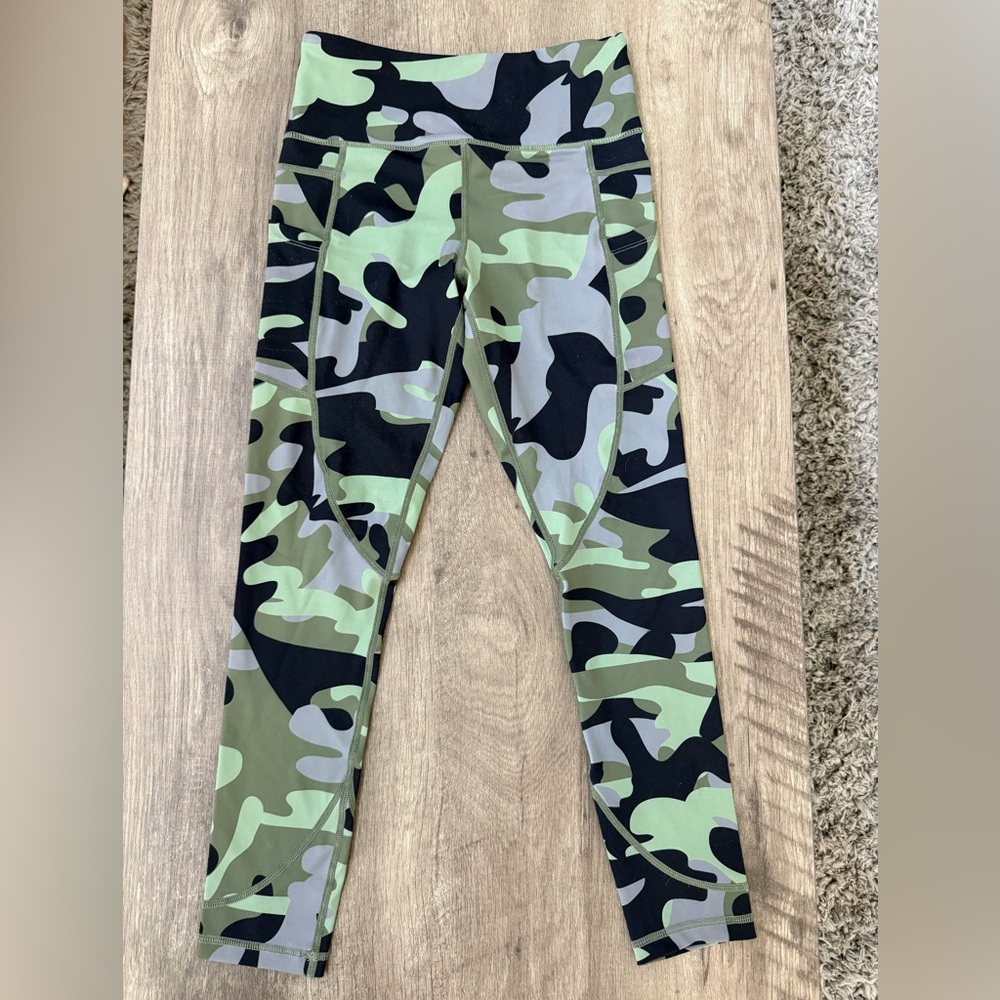 Zyia Camo Leggings with pockets